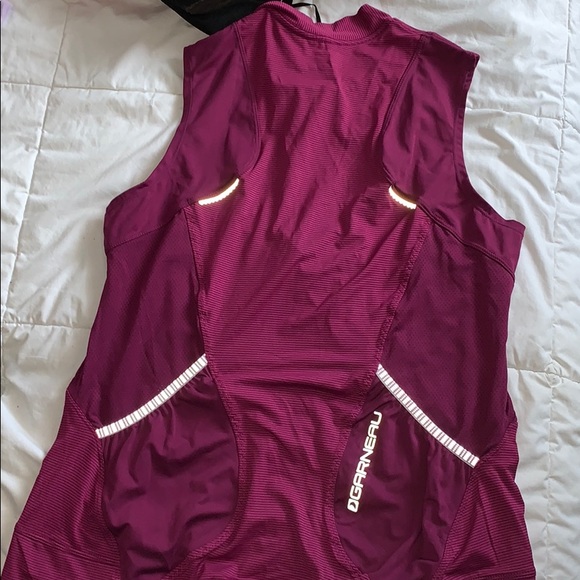 Sports top - Picture 2 of 6